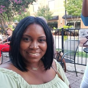 Meet your Posher, Adrienne